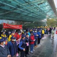 春節報「虎」哩走 南港警「虎」哩警平安!
