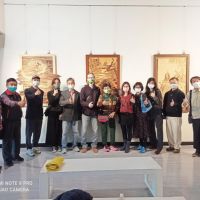 祥獅獻瑞寓意美好的木皮鑲嵌畫作陳瑛傑個展