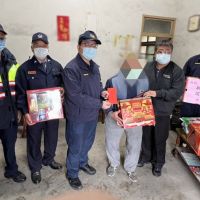 霄警民力齊送暖 熱心企業同傳愛