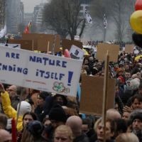 比利時5萬人反防疫示威　上街頭喊「要重獲自由」