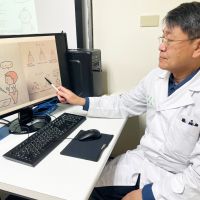 19歲男大生包莖 包皮槍挺出小弟弟