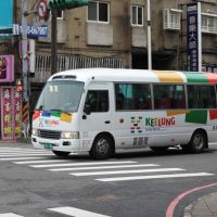 基市公車換新裝 林右昌試乘後表示肯定