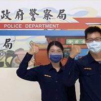 老嫗搭小黃迷途 暖警䕶送平安返家