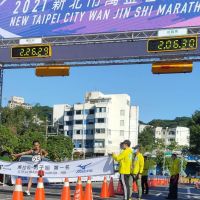 蔣介文萬金石封王台中之光 盧秀燕市政會議表揚