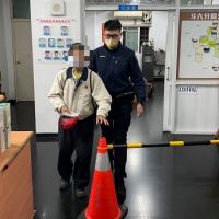 彰化翁騎單車迷途30公里 公正警聯繫家屬協助團聚