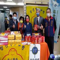 台電名家揮毫贈春聯 現場APP推廣綁定電號送好禮