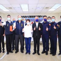 3小時偵破殺人案 台中市長盧秀燕贈「獎勵金」謝員警