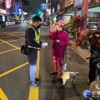 失智7旬老婦外出尋孫 員警發現助返家