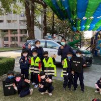 高市婦幼帥警扮孩子王 一同守護兒童安全