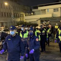 春節連續假期,屏東警局擴大臨檢維護治安,讓民眾過好年