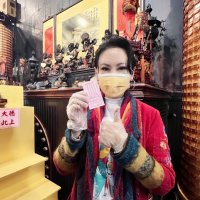 陳亞蘭初四迎財神　求高中籤「漸漸脱出見太平」