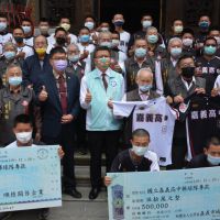 繼續守護「KANO」園地　嘉義高中棒球隊獲贈捐款