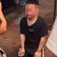 疑性侵女子害跳樓！　台中男遭毆滿臉血跪在人行道「洗門風」　警漏夜逮9人