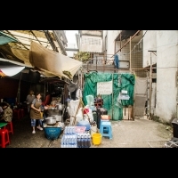 曼谷大型商場地下室的奇景，被來自異國的生物給佔據...！