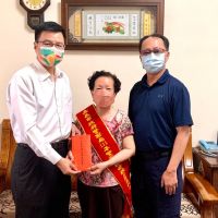 鼓勵兒子從警　姜莊金英女士當選嘉市警局模範警察母親