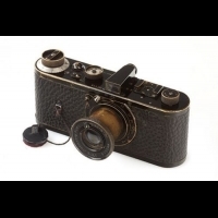 多汁報42期@多汁藝廊‧投資古今藝術【多汁報●藝術投資組/專題報導】德國品牌Leica (徠卡) Null-Serie古董相機 以280萬美元拍出世界紀錄